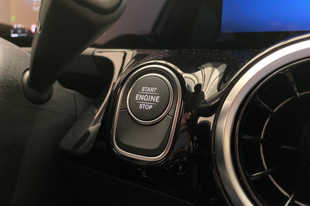 MERCEDES-BENZ GLA 2024