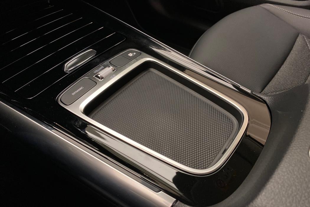 MERCEDES-BENZ GLA 2024