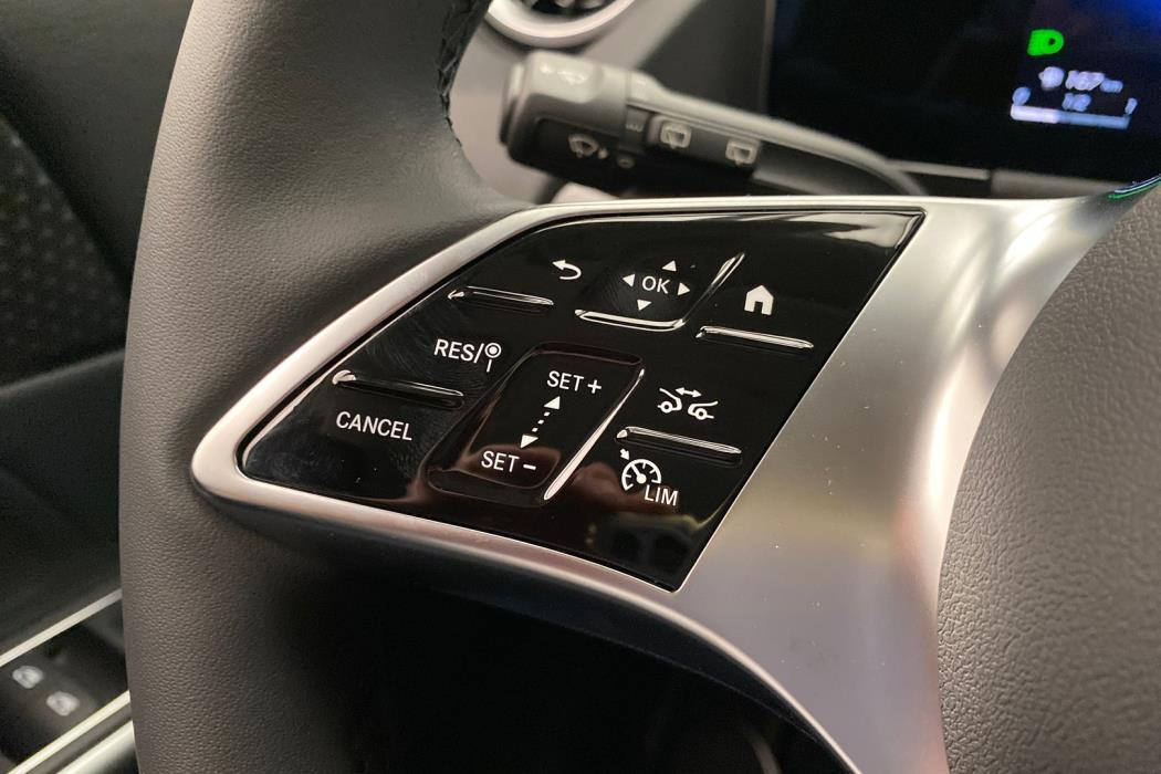 MERCEDES-BENZ GLA 2024