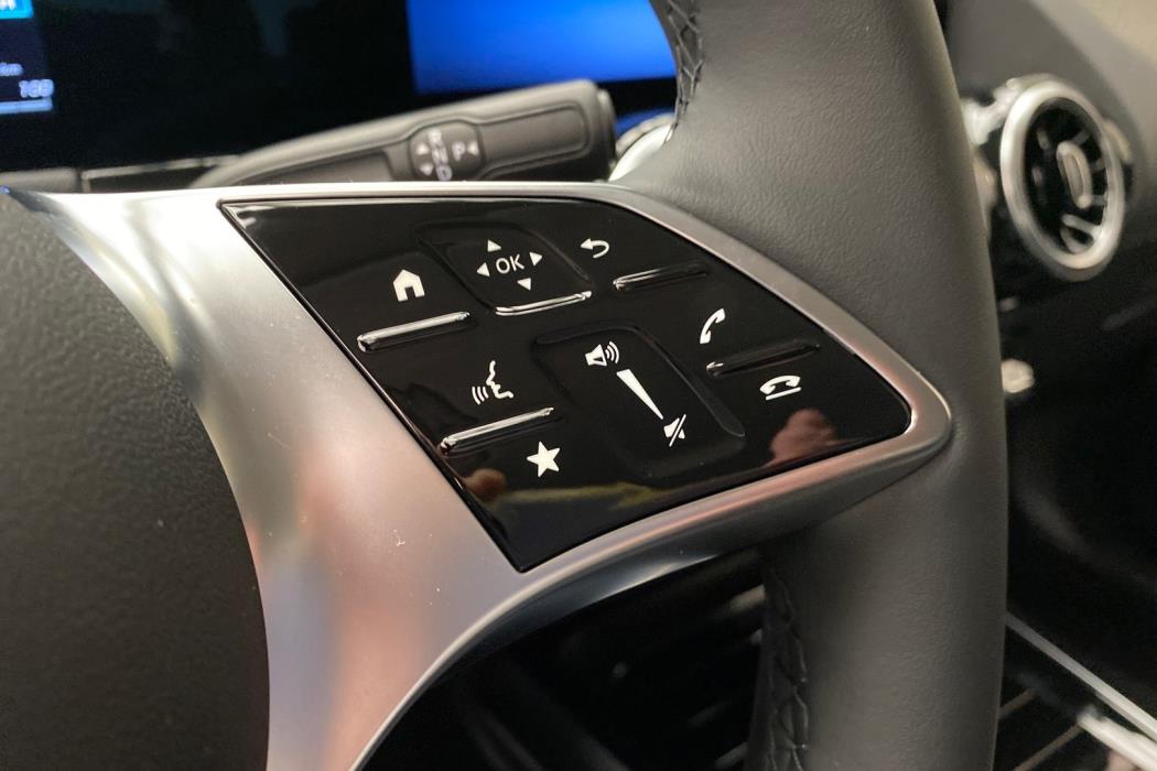 MERCEDES-BENZ GLA 2024