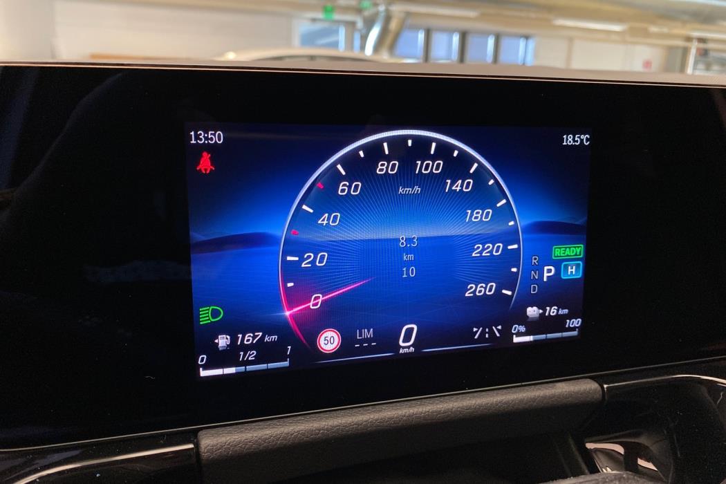 MERCEDES-BENZ GLA 2024