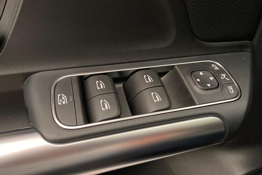 MERCEDES-BENZ GLA 2024