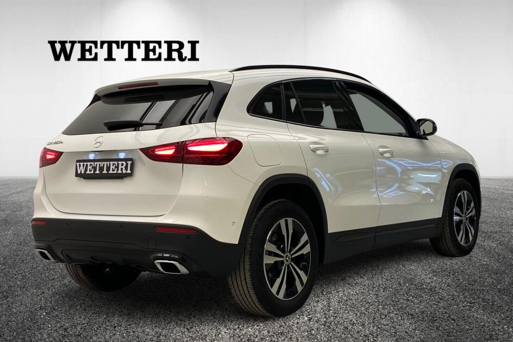 MERCEDES-BENZ GLA 2024