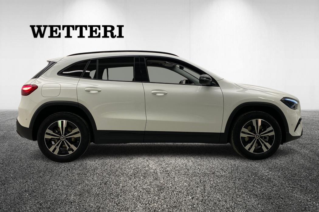 MERCEDES-BENZ GLA 2024