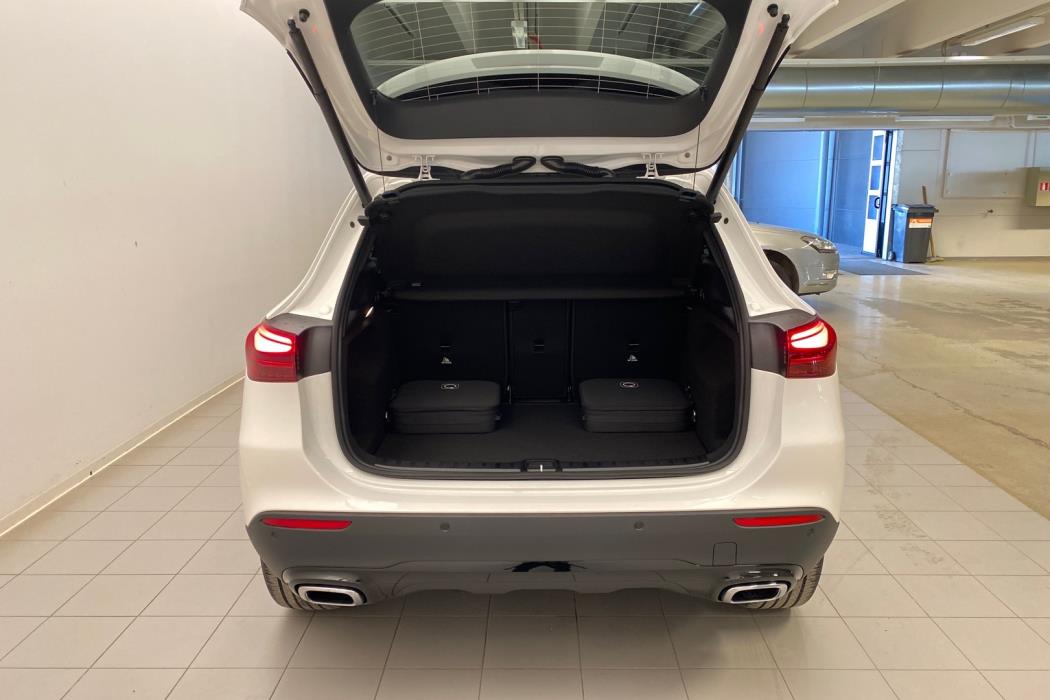 MERCEDES-BENZ GLA 2024