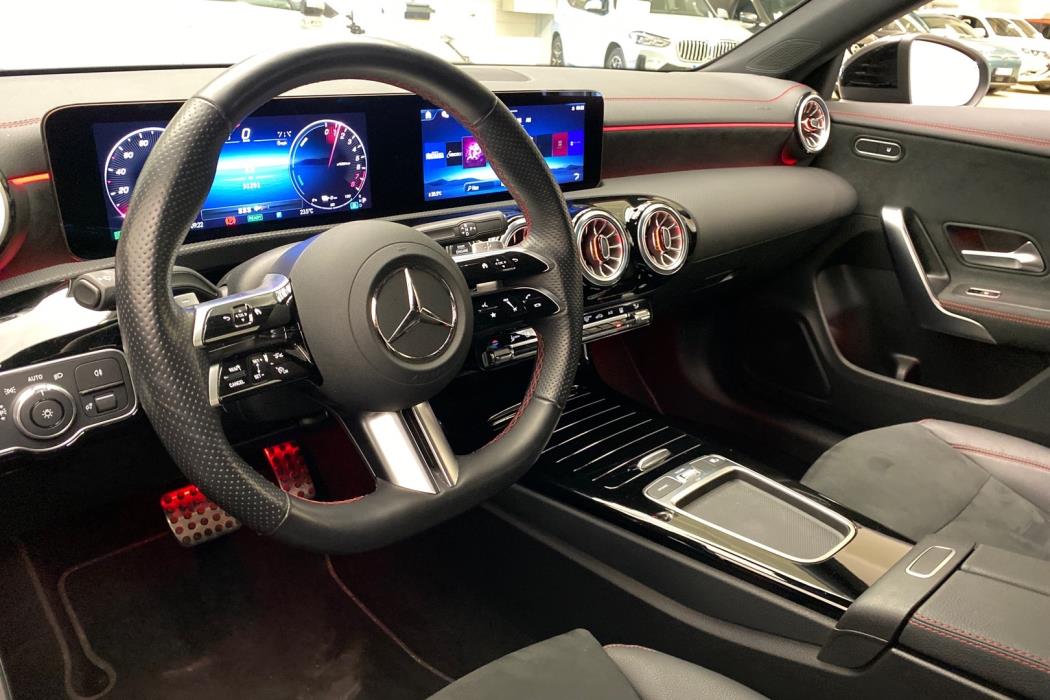 MERCEDES-BENZ CLA 2024