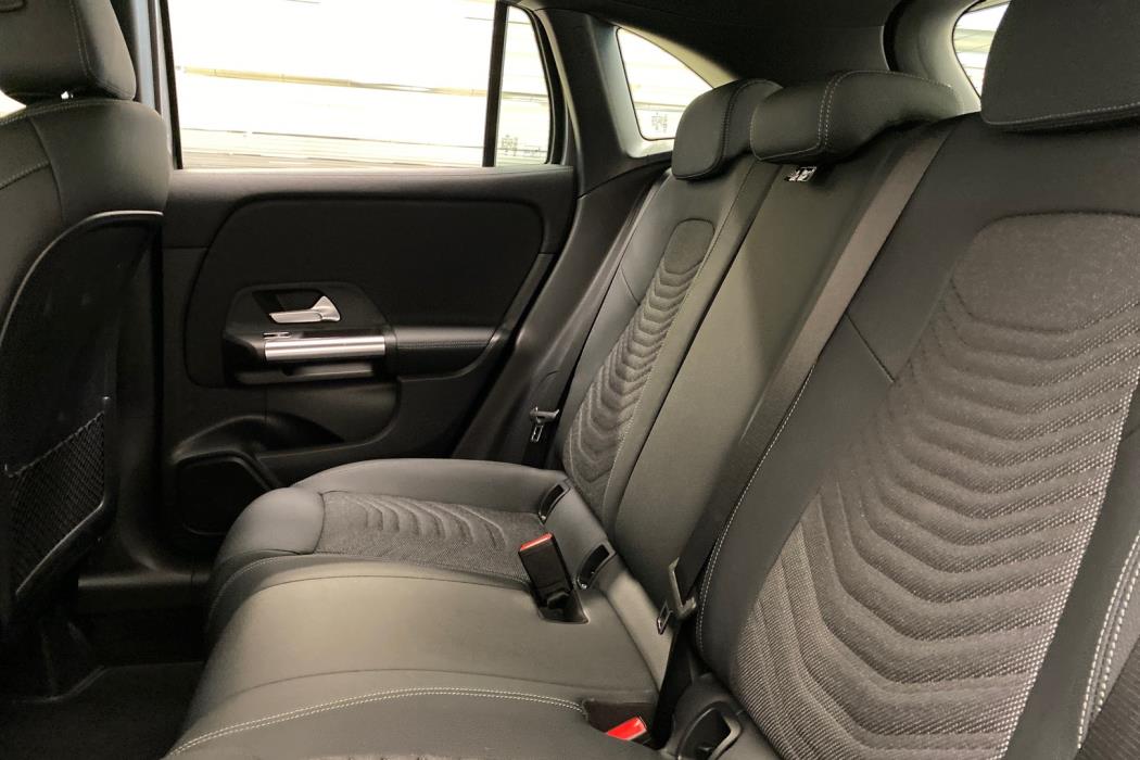 MERCEDES-BENZ GLA 2025