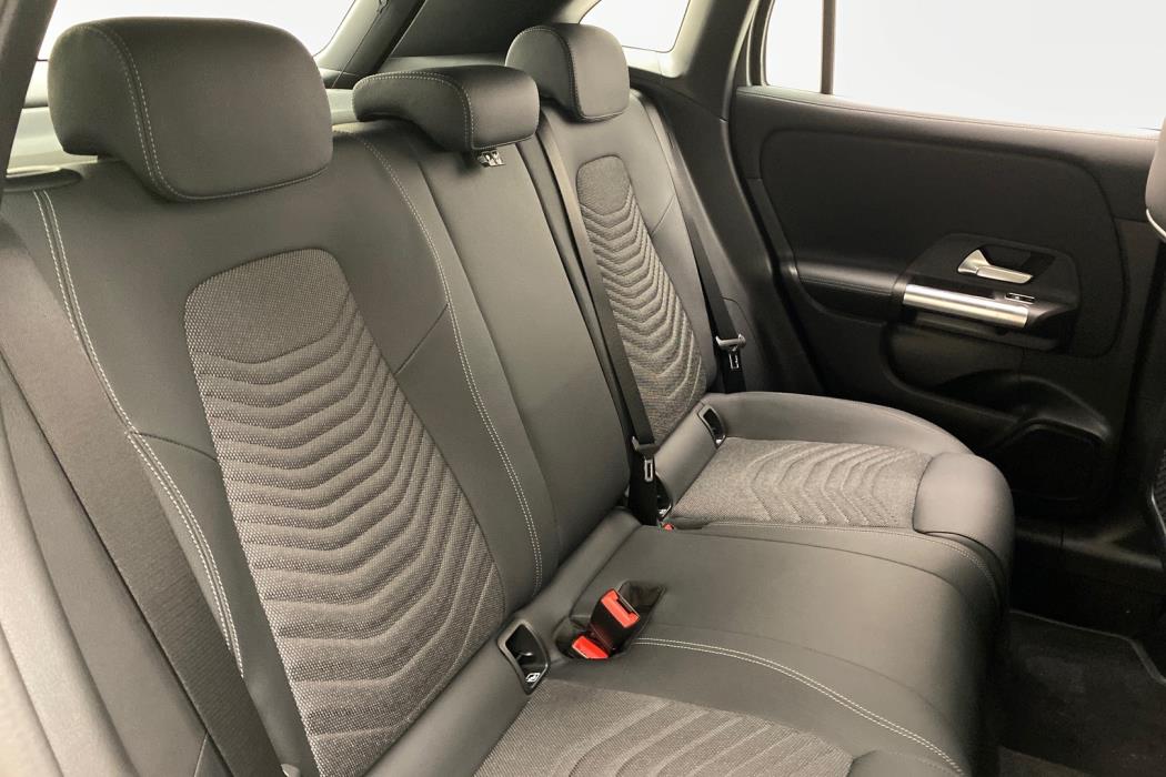 MERCEDES-BENZ GLA 2025