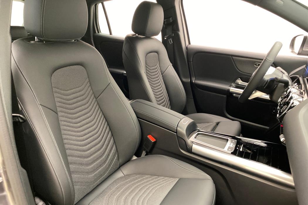 MERCEDES-BENZ GLA 2025