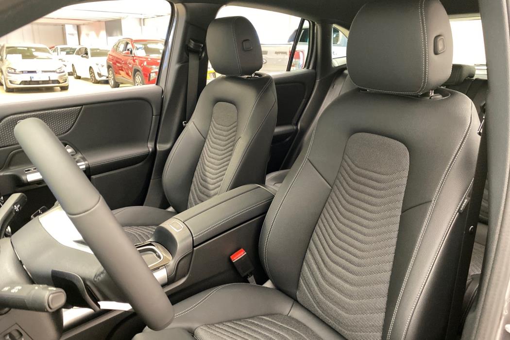 MERCEDES-BENZ GLA 2025