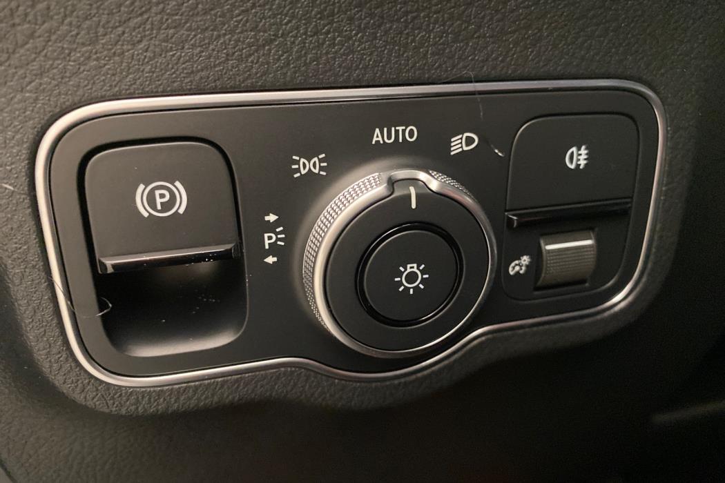 MERCEDES-BENZ GLA 2025