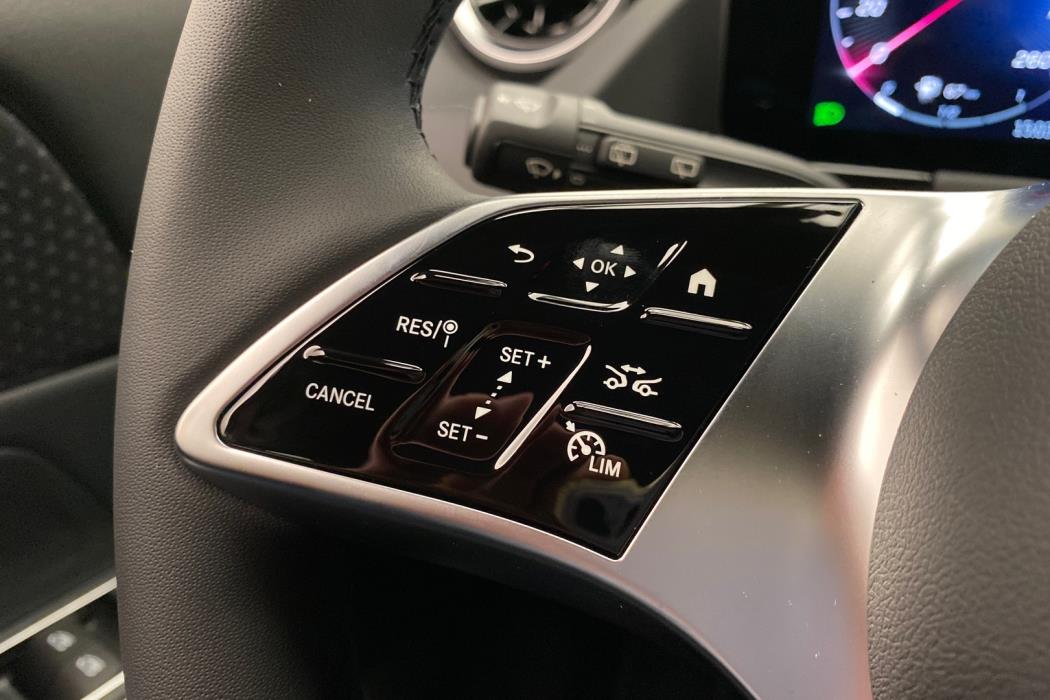 MERCEDES-BENZ GLA 2025