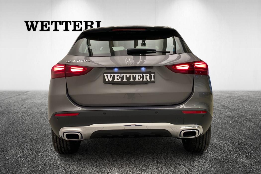 MERCEDES-BENZ GLA 2025