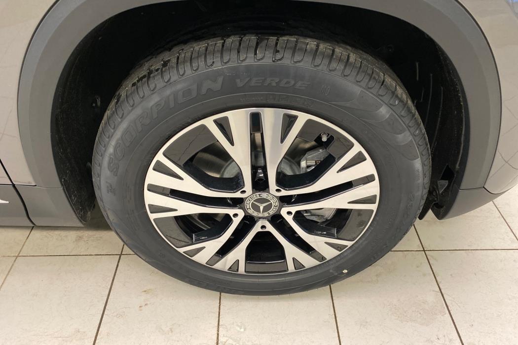 MERCEDES-BENZ GLA 2025