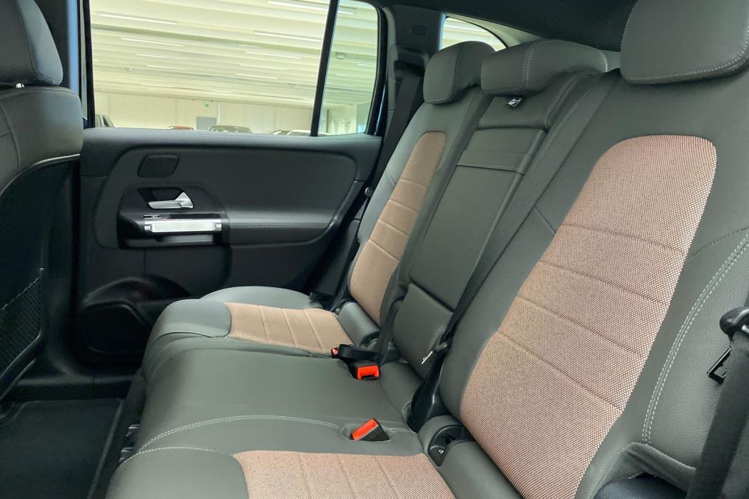 MERCEDES-BENZ EQB 2024