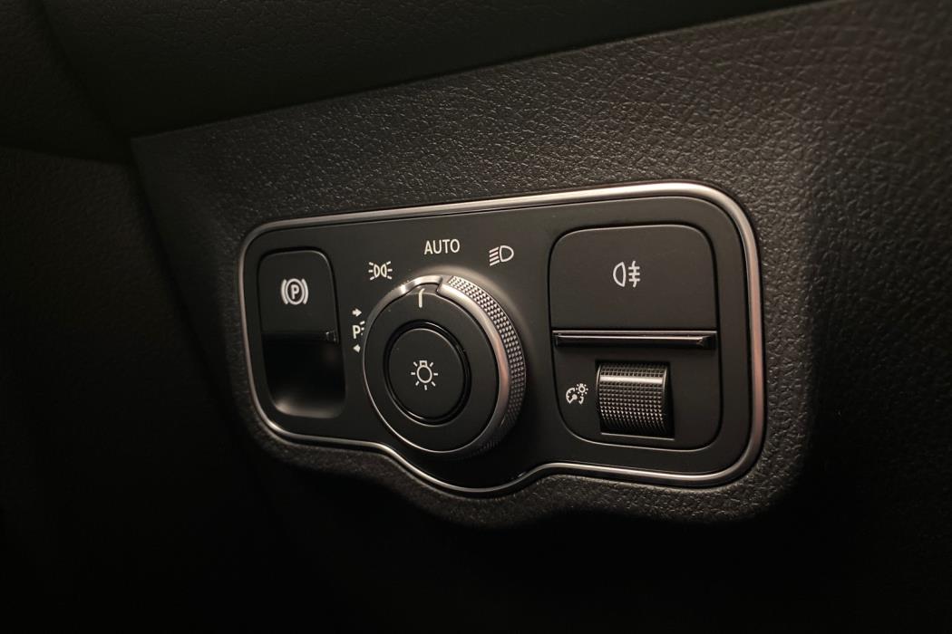 MERCEDES-BENZ EQB 2024