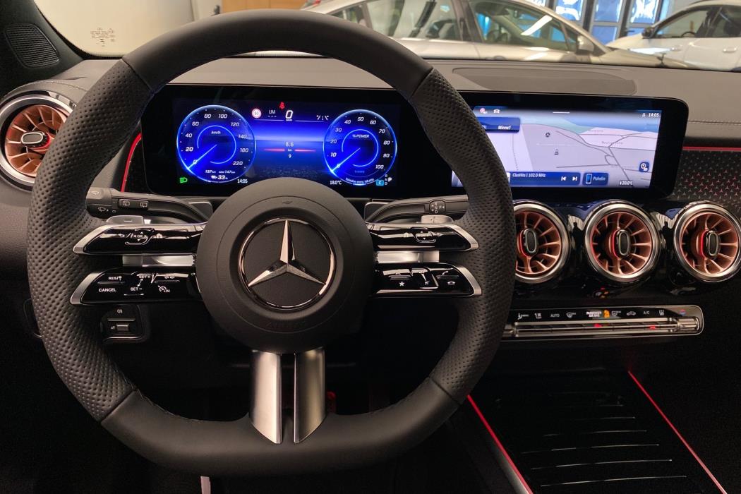 MERCEDES-BENZ EQB 2024