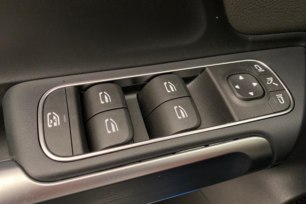 MERCEDES-BENZ EQB 2024