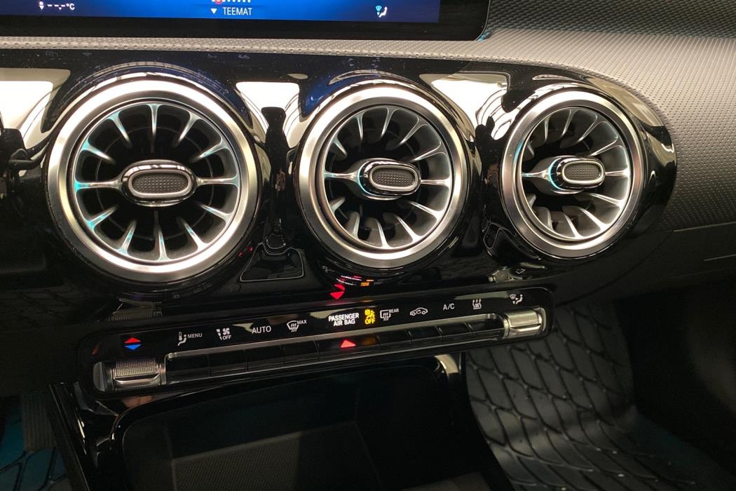 MERCEDES-BENZ CLA 2022