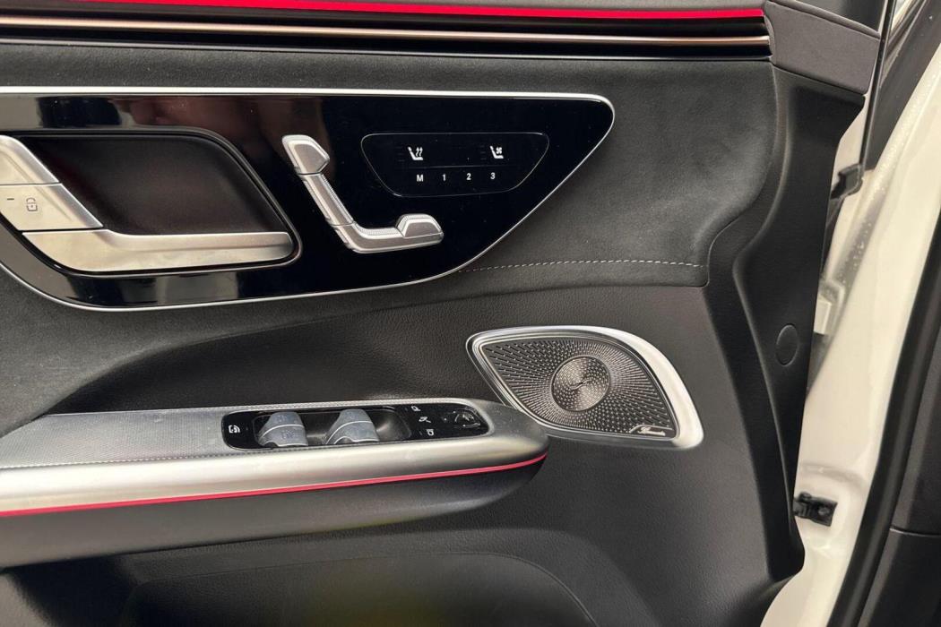 MERCEDES-BENZ EQE SUV 2023
