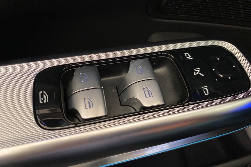 MERCEDES-BENZ E 2025