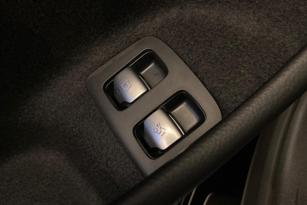 MERCEDES-BENZ E 2025