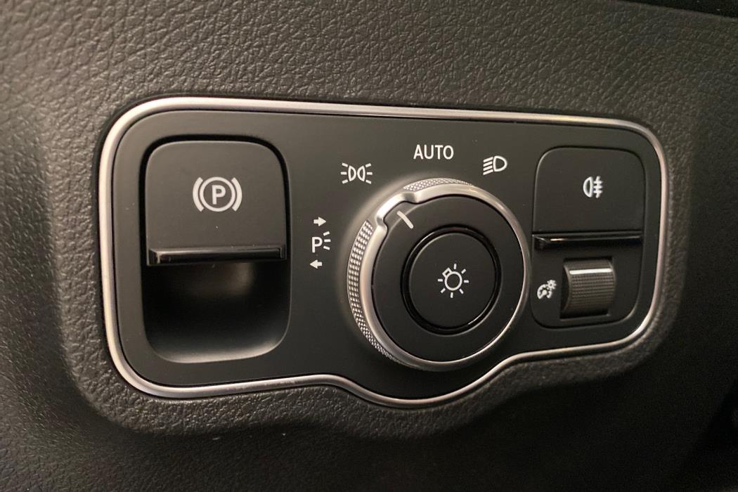MERCEDES-BENZ EQB 2025