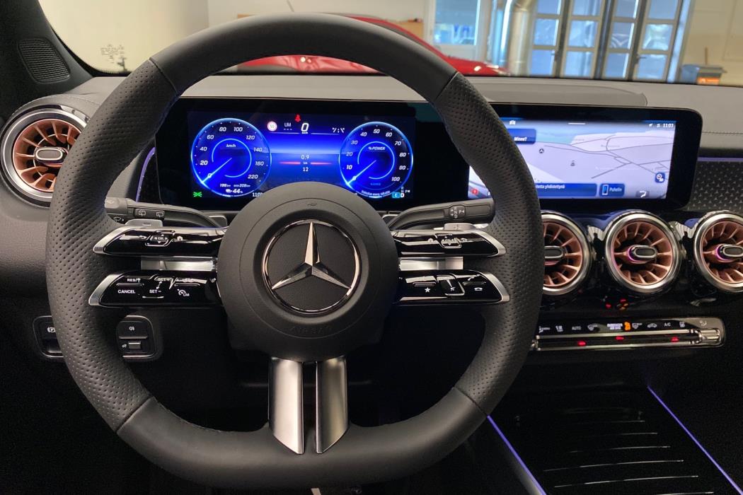 MERCEDES-BENZ EQB 2025