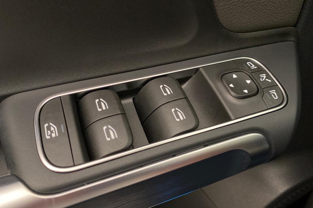 MERCEDES-BENZ EQB 2025