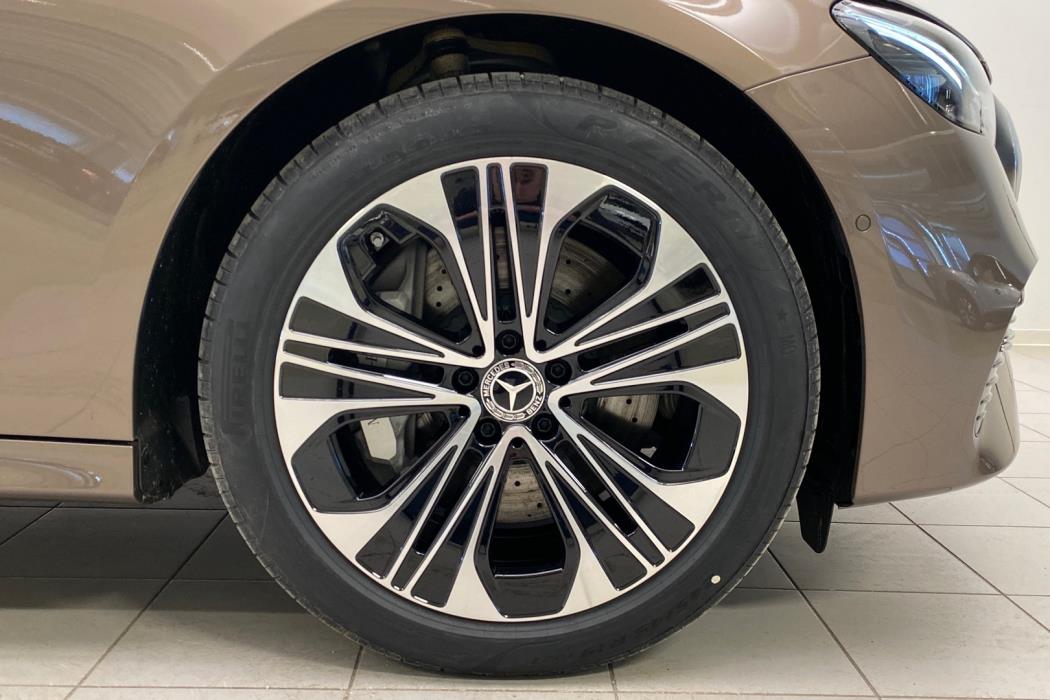 MERCEDES-BENZ E 2026