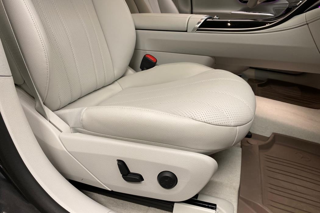 MERCEDES-BENZ EQE 2023