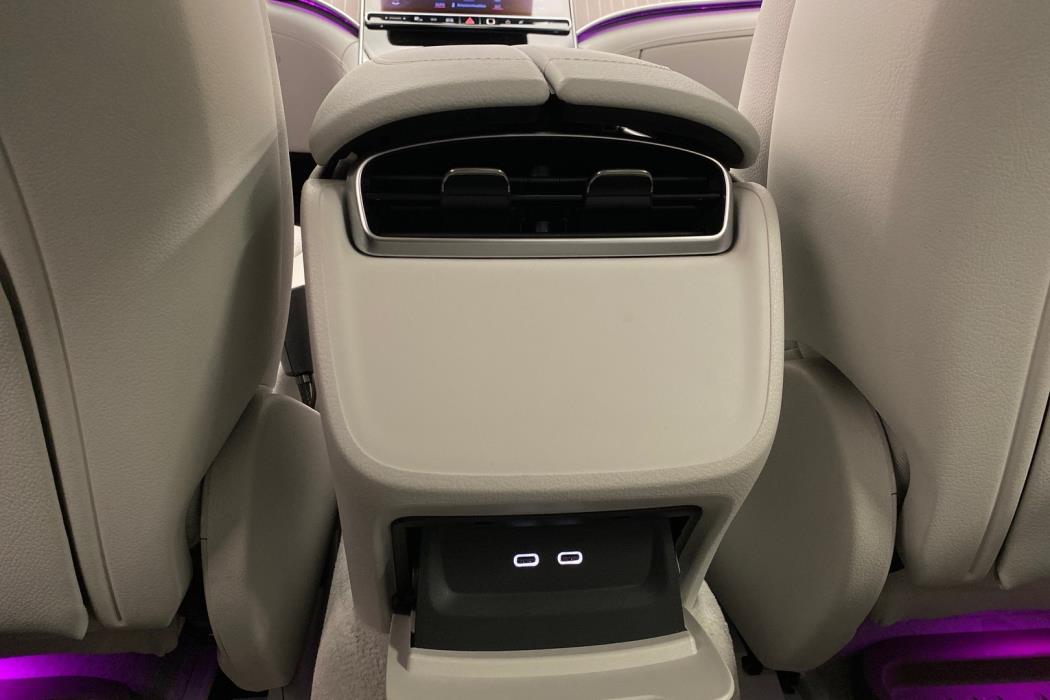 MERCEDES-BENZ EQE 2023