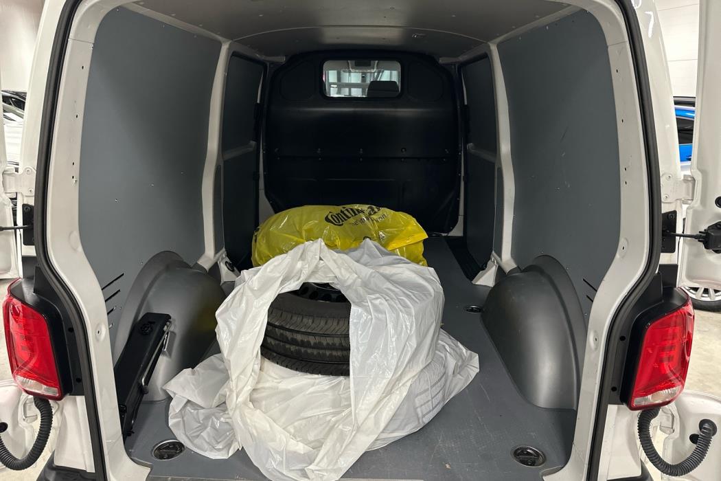 VOLKSWAGEN Transporter 2024