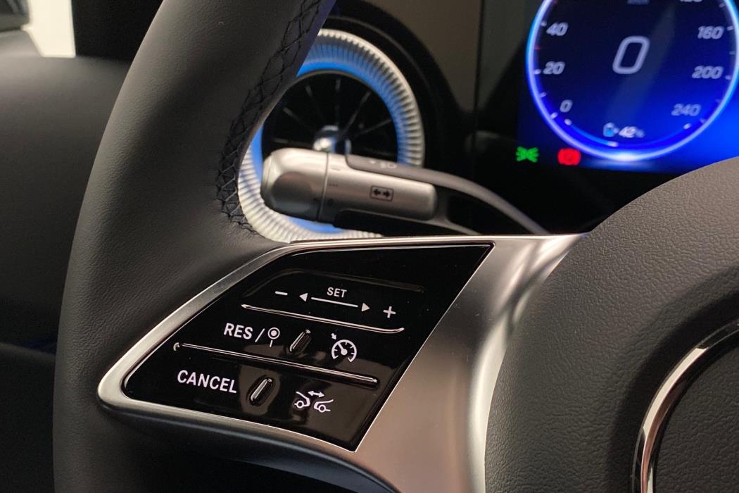 MERCEDES-BENZ CLA 2025