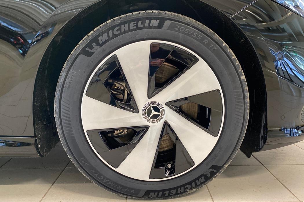 MERCEDES-BENZ CLA 2025