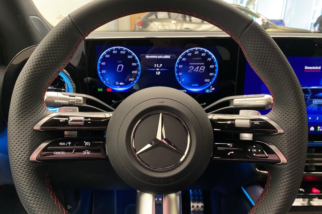 MERCEDES-BENZ GLB 2026