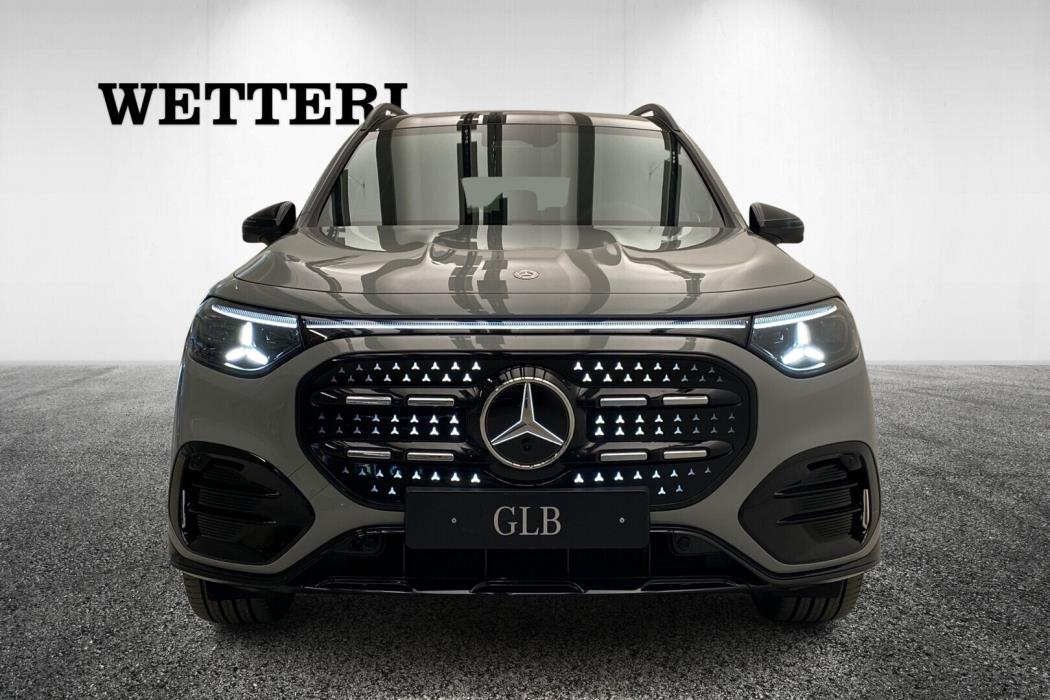 MERCEDES-BENZ GLB 2026