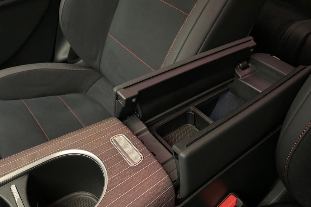 MERCEDES-BENZ GLB 2026