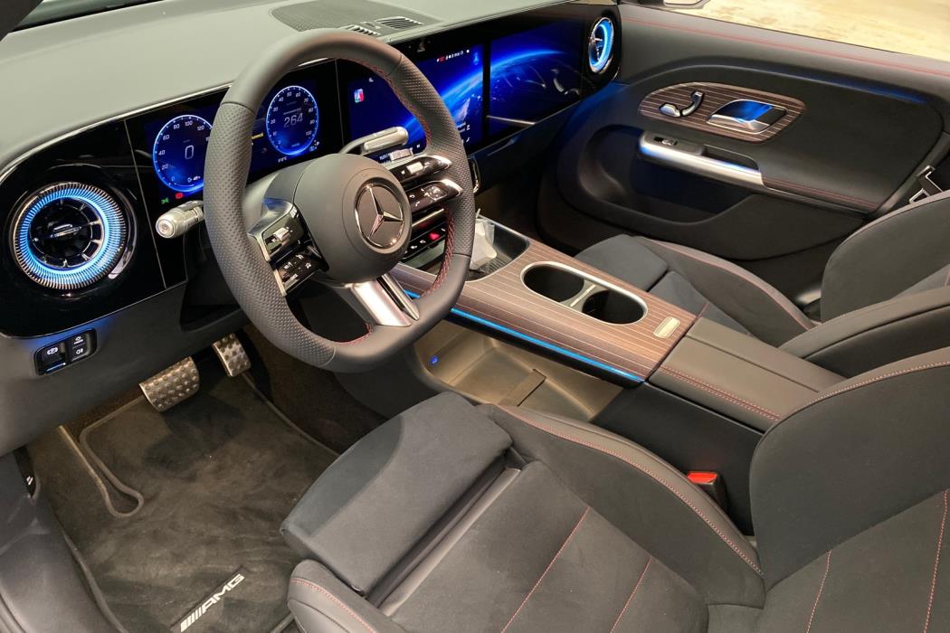 MERCEDES-BENZ GLB 2026