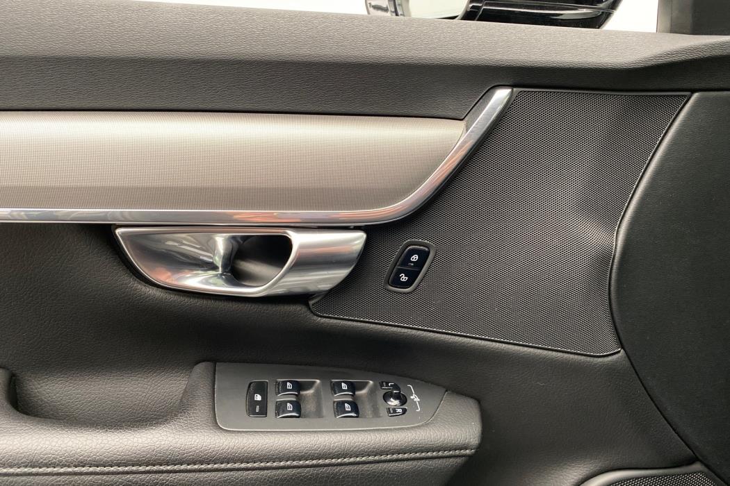 VOLVO V90 2021