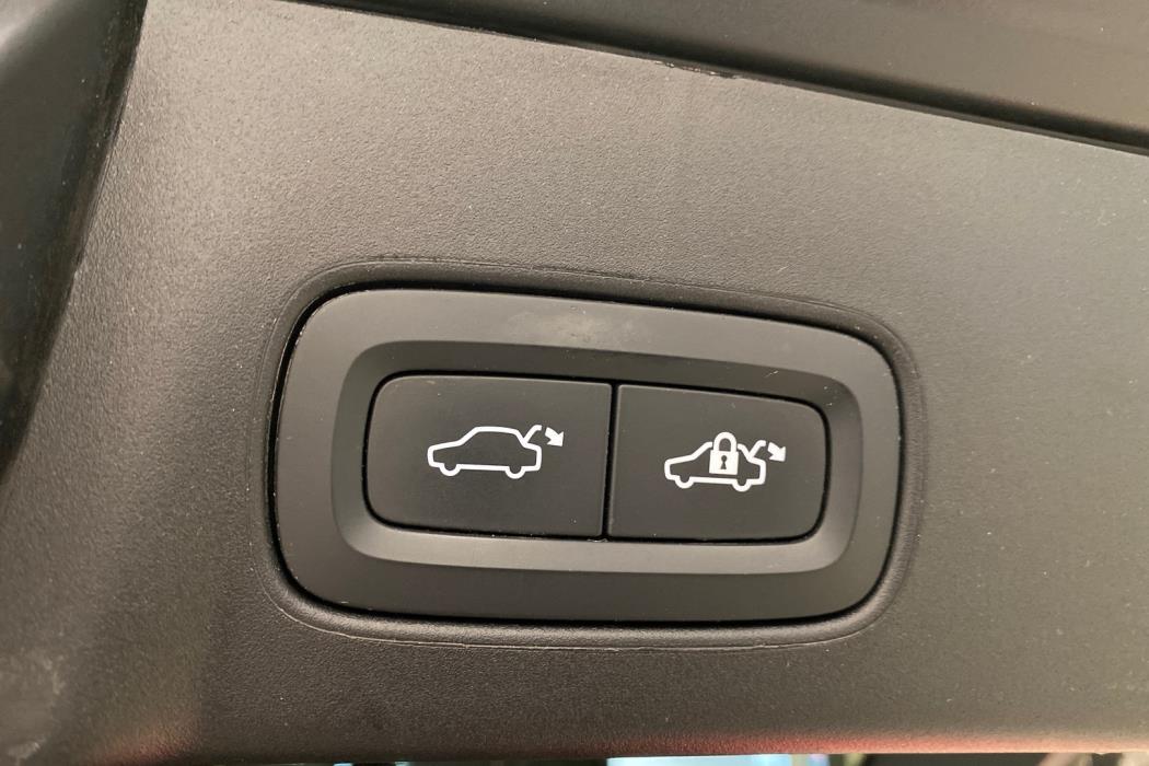 VOLVO V90 2021