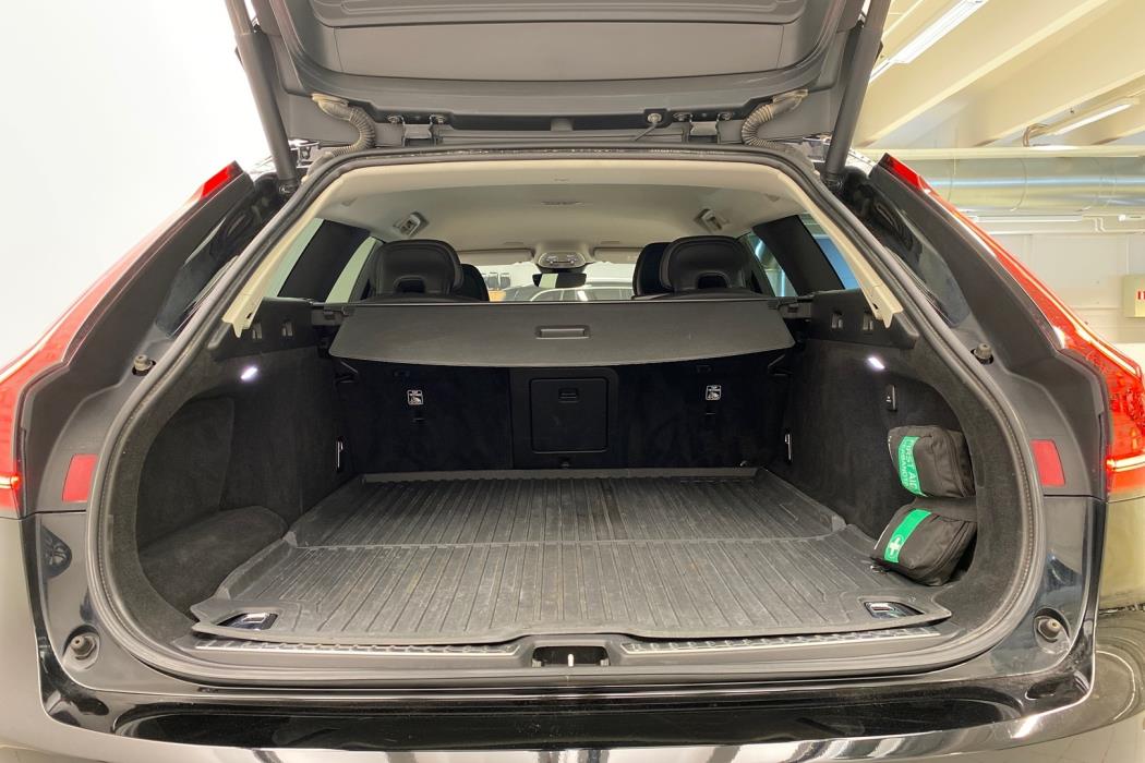VOLVO V90 2021