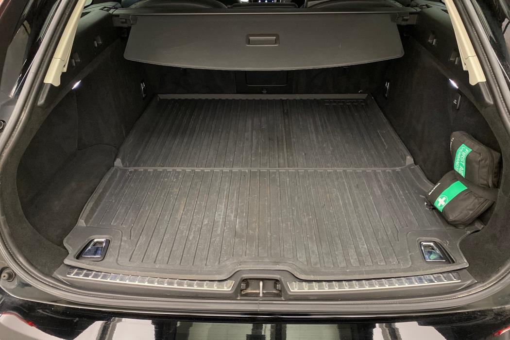 VOLVO V90 2021