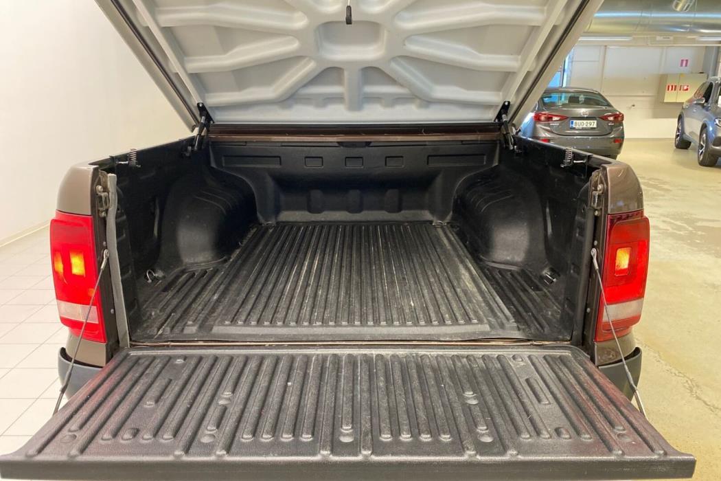 VOLKSWAGEN Amarok 2012