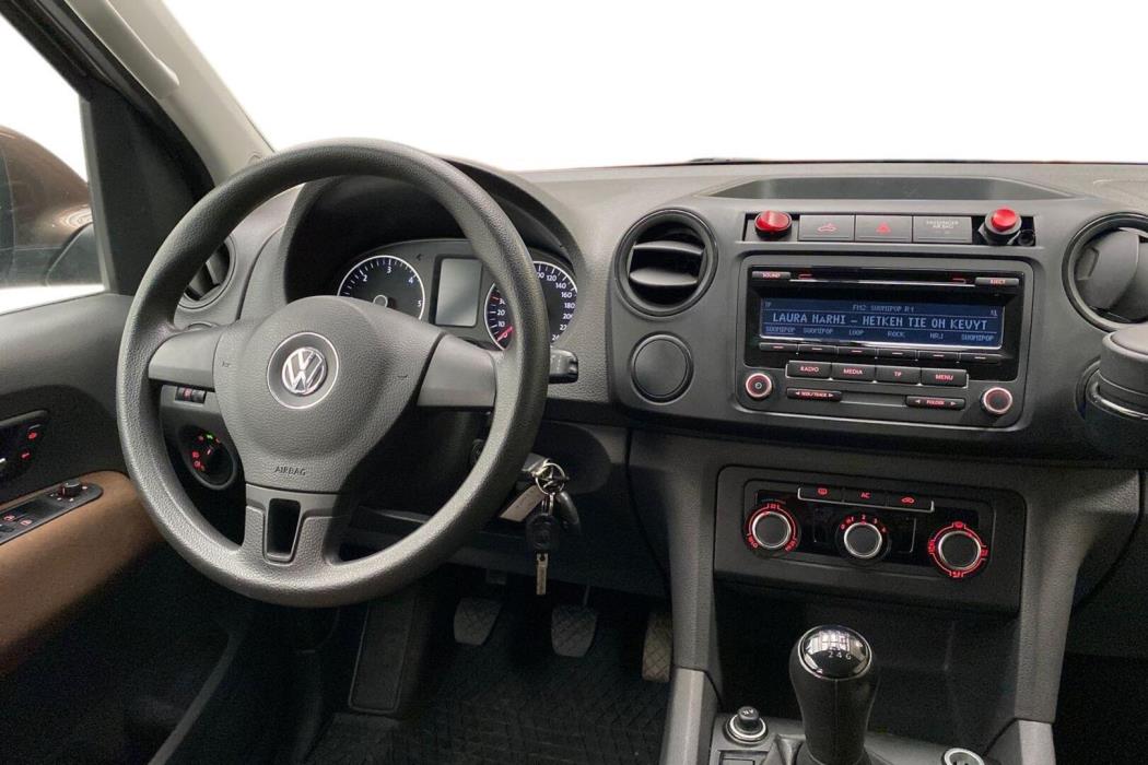 VOLKSWAGEN Amarok 2012