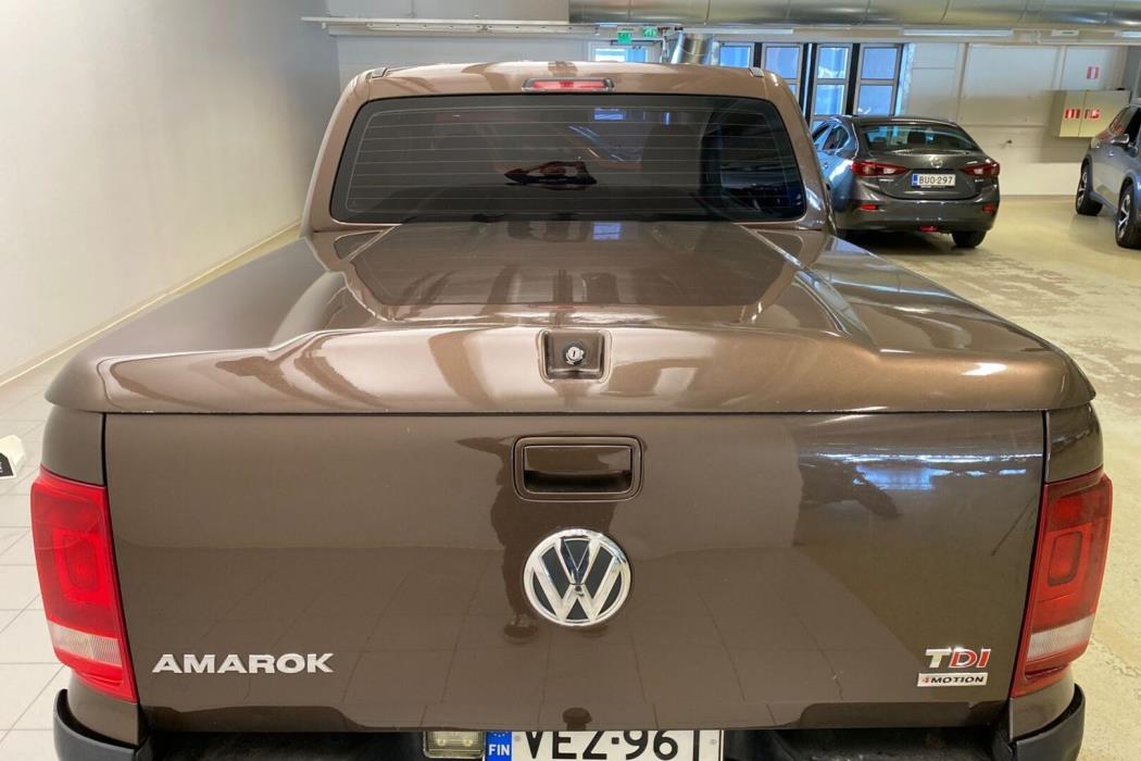 VOLKSWAGEN Amarok 2012