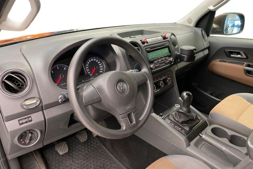 VOLKSWAGEN Amarok 2012