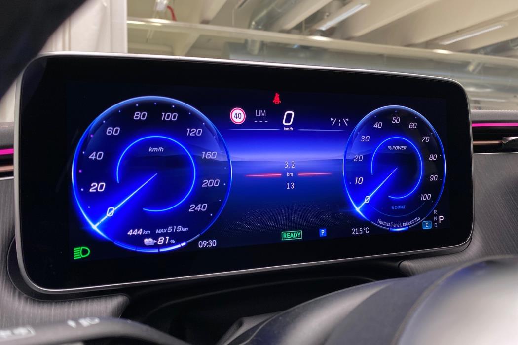 MERCEDES-BENZ EQE 2025