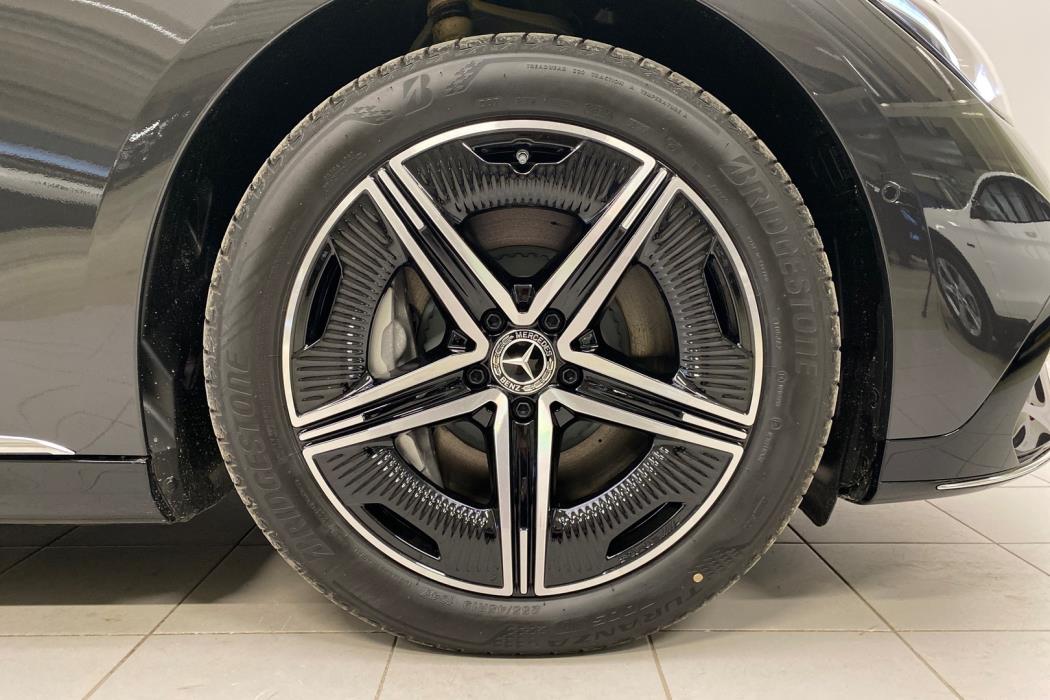 MERCEDES-BENZ EQE 2025