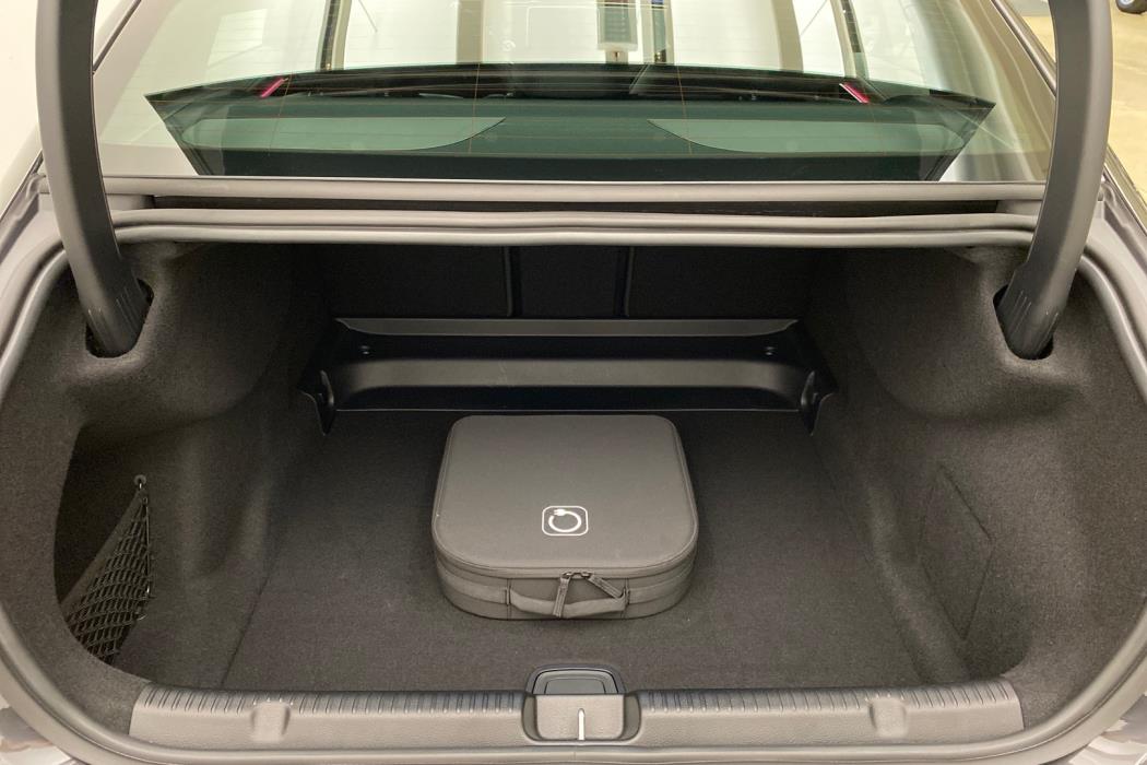 MERCEDES-BENZ EQE 2025